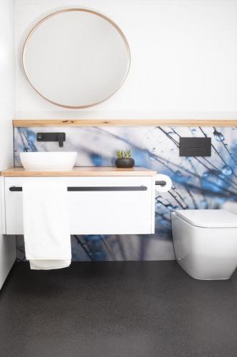 vanity-portable-bathroom-min
